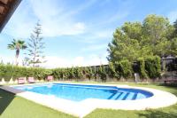 Basen w obiekcie Villa Puerto Adriano lub w pobliżu