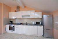 Kuchyňa alebo kuchynka v ubytovaní Apartments with parking spaces Bibinje, Zadar - 5800