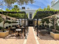 Reštaurácia alebo iné gastronomické zariadenie v ubytovaní Hotel La Malvasía
