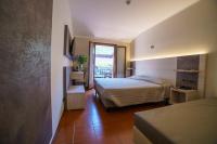 Łóżko lub łóżka w pokoju w obiekcie Hotel Lago Bin