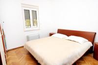 Posteľ alebo postele v izbe v ubytovaní Family friendly apartments with a swimming pool Rogoznica - 7557