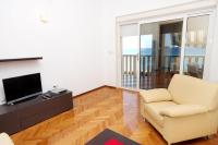 Posedenie v ubytovaní Family friendly apartments with a swimming pool Rogoznica - 7557