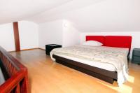 Posteľ alebo postele v izbe v ubytovaní Family friendly apartments with a swimming pool Rogoznica - 7557