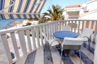Balkón alebo terasa v ubytovaní Family friendly apartments with a swimming pool Rogoznica - 7557
