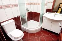 Kúpeľňa v ubytovaní Family friendly apartments with a swimming pool Rogoznica - 7557