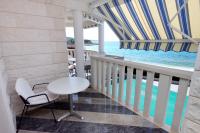 Balkón alebo terasa v ubytovaní Family friendly apartments with a swimming pool Rogoznica - 7557