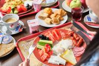 ホテルの敷地内または近くでの食事または食べ物