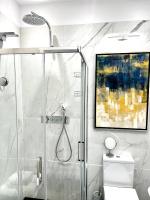 Kúpeľňa v ubytovaní MONDRIAN Luxury Suites & Apartments Market Square I