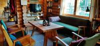 TV a/nebo společenská místnost v ubytování Raistiko Talu- Farmhouse, off-grid cabin and more