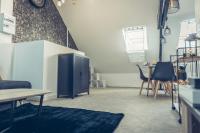 Posedenie v ubytovaní Le loft superbe studio avec stationnement gratuit