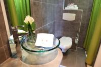 Koupelna v ubytov&aacute;n&iacute; Hotel &amp; Spa Gil de France Cap d&#39;Agde