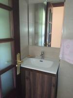 Koupelna v ubytování Casa con piscina al lado del mar en Viladesuso
