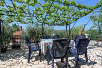Vonkajšia záhrada v ubytovaní Family friendly house with a parking space Sveti Martin, Central Istria - Sredisnja Istra - 7849