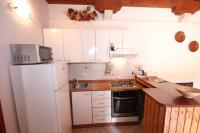 Kuchyňa alebo kuchynka v ubytovaní Apartments with a parking space Veli Losinj, Losinj - 8029