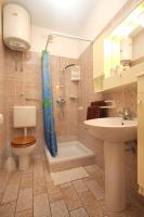 Kúpeľňa v ubytovaní Apartments with parking spaces Zrnovska Banja, Korcula - 9226
