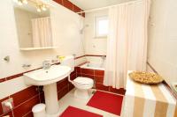 Um banheiro em Apartments by the sea Lumbarda, Korcula - 9260