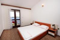 Postel nebo postele na pokoji v ubytování Apartments by the sea Prizba, Korcula - 9227