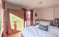 A bed or beds in a room at Großes Ferienhaus St, Gallenk,