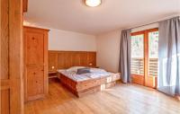 A bed or beds in a room at Großes Ferienhaus St, Gallenk,