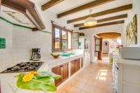 Kuchnia lub aneks kuchenny w obiekcie Ideal Property Mallorca - Es Puput