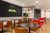 Posezení v ubytování Ramada by Wyndham Madrid Tres Cantos