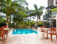 Crowne Plaza - Dar Es Salaam by IHGの敷地内または近くにあるプール