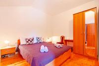Łóżko lub łóżka w pokoju w obiekcie Apartments by the sea Tri Zala, Korcula - 9317