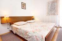 Posteľ alebo postele v izbe v ubytovaní Apartments by the sea Sevid, Trogir - 9468