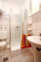 Kúpeľňa v ubytovaní Apartments by the sea Sevid, Trogir - 9468