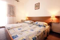Posteľ alebo postele v izbe v ubytovaní Apartments by the sea Sevid, Trogir - 9468