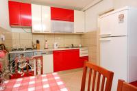 Kuchyňa alebo kuchynka v ubytovaní Apartments by the sea Sevid, Trogir - 9468