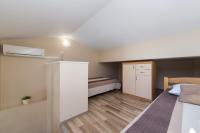 Postel nebo postele na pokoji v ubytování Apartments by the sea Drvenik Donja vala, Makarska - 9654