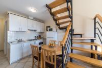 Kuchyň nebo kuchyňský kout v ubytování Apartments by the sea Drvenik Donja vala, Makarska - 9654