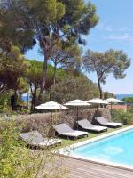 Bazén v ubytovaní Villa Mediterranea alebo v jeho blízkosti
