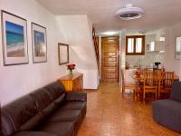 Posezení v ubytování Sunny 2-bedroom apartment in Parque Santiago II