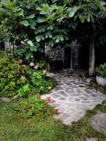 A garden outside B&B Alle Ortensie Blu