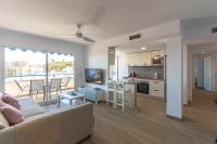 Televízia a/alebo spoločenská miestnosť v ubytovaní Lisasol Apartamento nuevo con vistas al mar