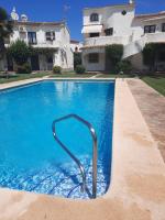 Bazén v ubytování Apartamento Urb Oasis Park II Denia, las Marinas nebo v jeho okolí