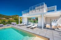 Bazén v ubytovaní Villa Kòsmos - Piscina e Giardino - Villasimius alebo v jeho blízkosti