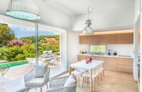 Kuchyňa alebo kuchynka v ubytovaní Villa Kòsmos - Piscina e Giardino - Villasimius