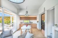 Kuchyňa alebo kuchynka v ubytovaní Villa Kòsmos - Piscina e Giardino - Villasimius
