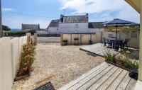 a patio with a table and chairs and a building at 2 Bedroom Lovely Home In Plogoff in Plogoff