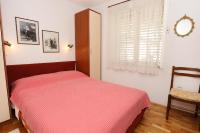 Postel nebo postele na pokoji v ubytování Apartments by the sea Zuljana, Peljesac - 10112