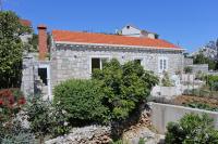 Vonkajšia záhrada v ubytovaní Apartments with a parking space Lumbarda, Korcula - 9474