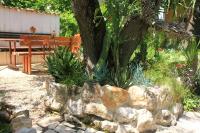 Vonkajšia záhrada v ubytovaní Apartments with a parking space Orebic, Peljesac - 10075