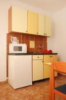 Kuchyňa alebo kuchynka v ubytovaní Apartments with a parking space Orebic, Peljesac - 10075