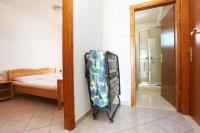 Posteľ alebo postele v izbe v ubytovaní Apartments by the sea Sreser, Peljesac - 10138