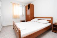 Posteľ alebo postele v izbe v ubytovaní Apartments by the sea Sreser, Peljesac - 10138