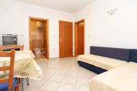 Televízia a/alebo spoločenská miestnosť v ubytovaní Apartments by the sea Sreser, Peljesac - 10138