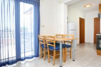 Kuchyňa alebo kuchynka v ubytovaní Apartments by the sea Sreser, Peljesac - 10138